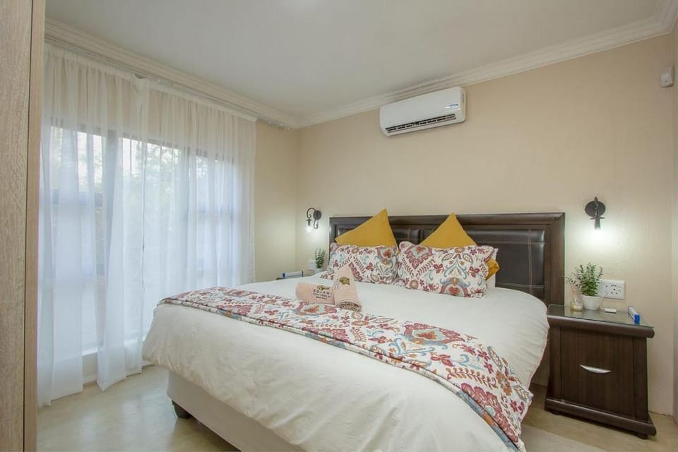 Photo of the whole room, Bedroom, air conditioner