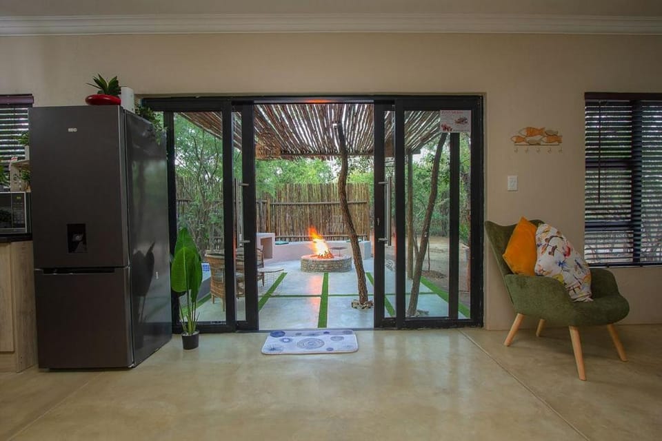 Patio, Living room