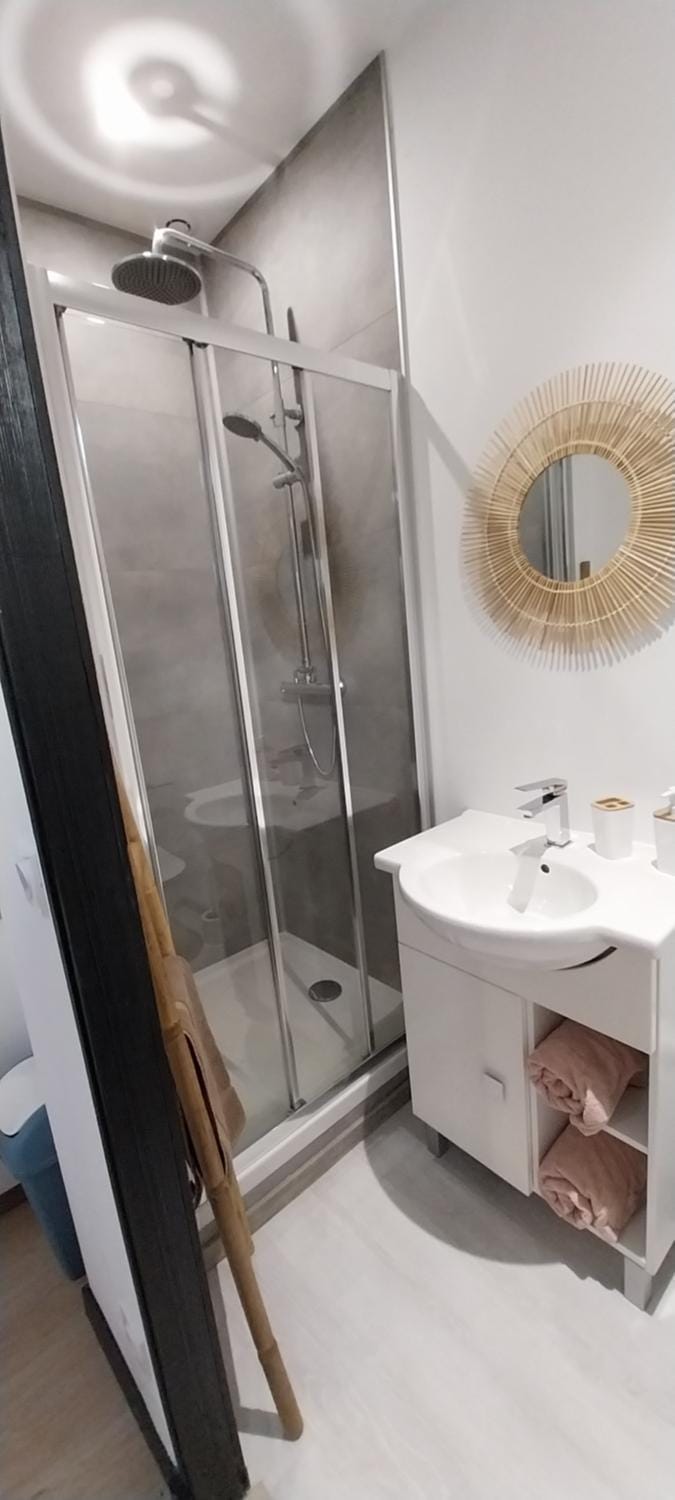 Studio indépendant Apartment in Laval