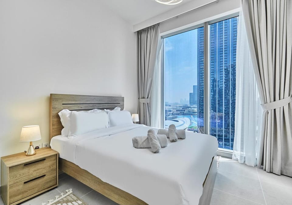 Bed, Photo of the whole room, Bedroom, City view, towels