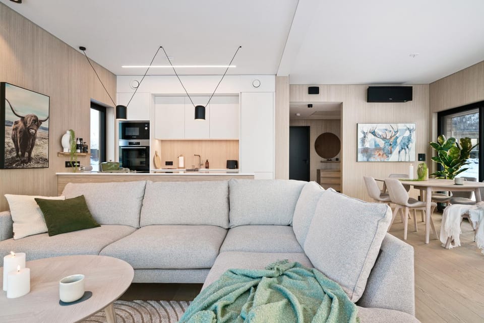 Kitchen or kitchenette, Living room, Seating area, Dining area