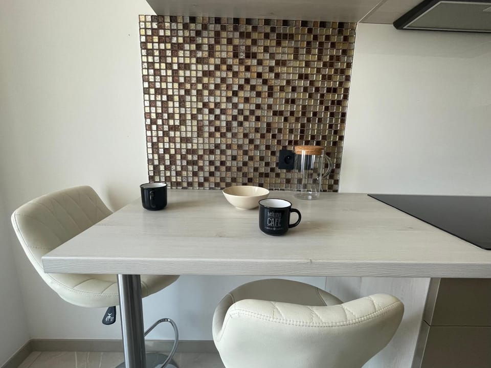 Dining area, kitchen