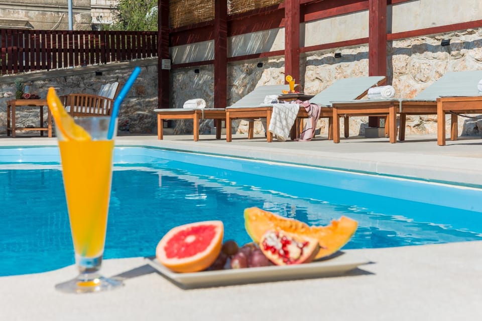 Food and drinks, Pool view, Swimming pool, sunbed