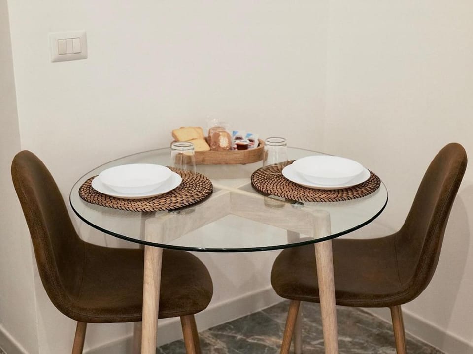 Seating area, Dining area