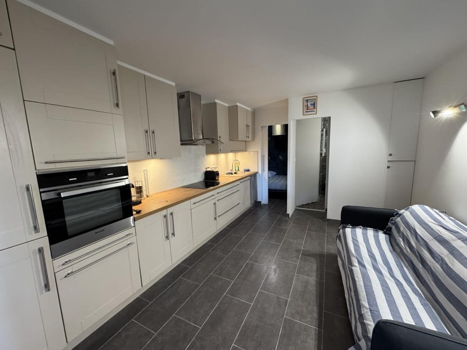 Appartement T1 avec jardin BANDOL Apartment in Sanary-sur-Mer