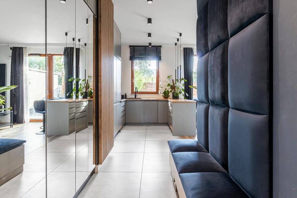 Modern apartment with spacious backyard by Matt Apartment in Warsaw