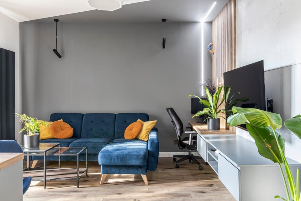 Modern apartment with spacious backyard by Matt Apartment in Warsaw