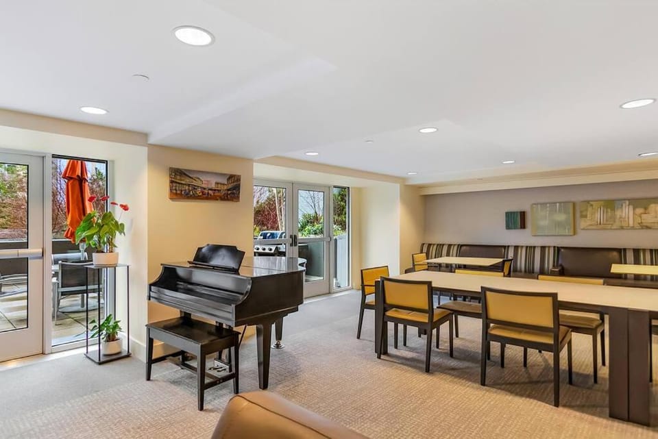 NewMark Tower’s Water Wheel Condo with Sea Views Apartment in Pike Place Market