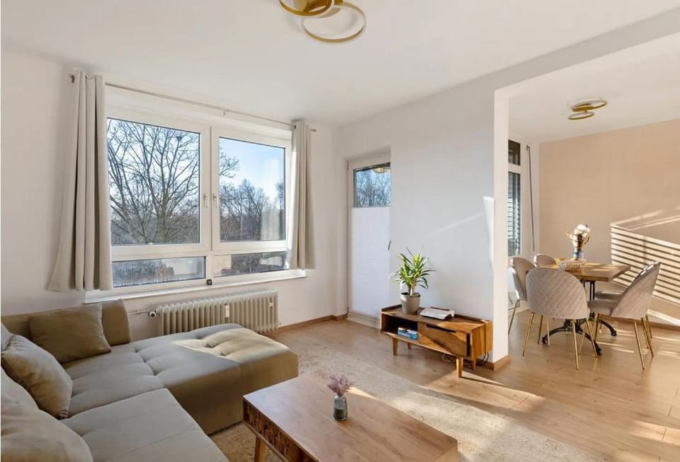 View (from property/room), Balcony/Terrace, Living room