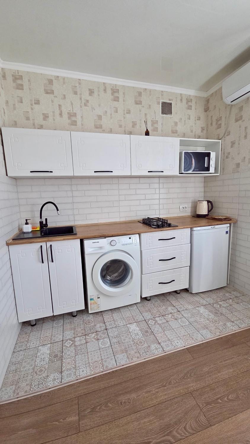 Kitchen or kitchenette, stove, washing machine