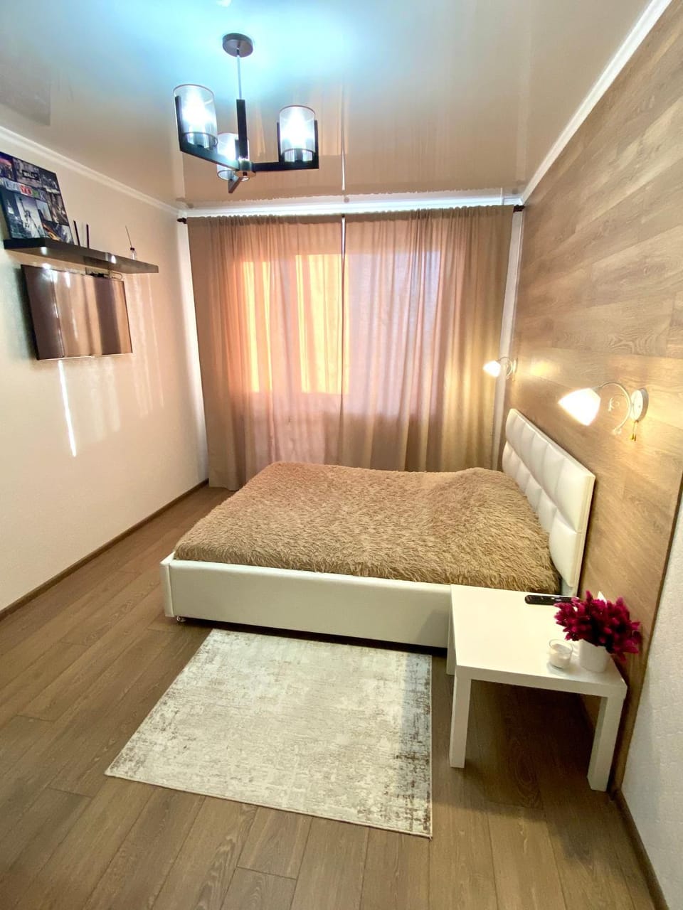 Bed, TV and multimedia, Photo of the whole room, Bedroom