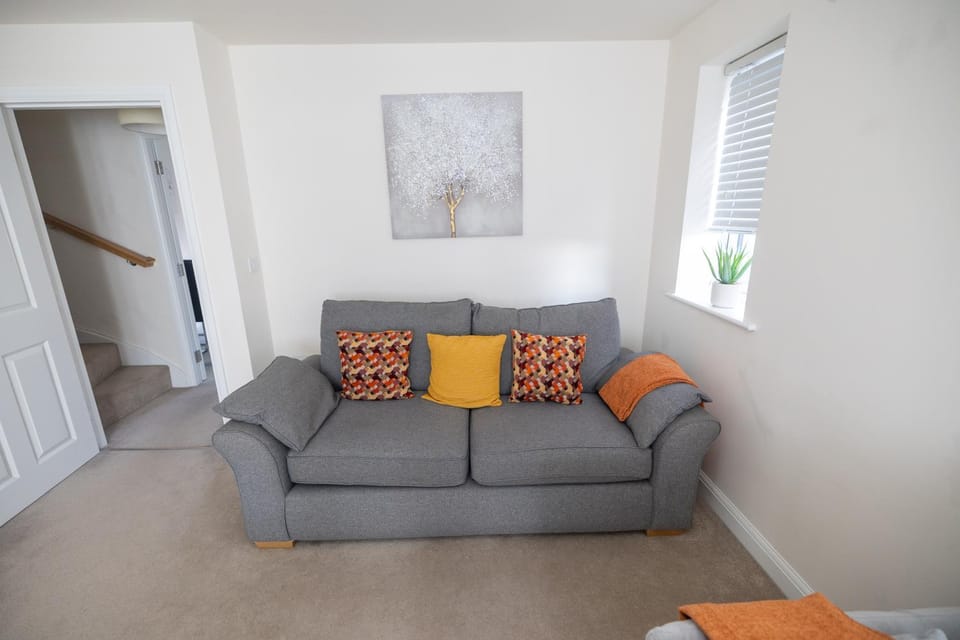 Contractor's Cove Leicester House in South Derbyshire District