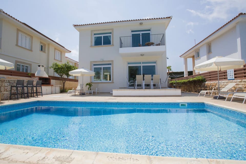 Property building, Patio, Pool view, Swimming pool, sunbed