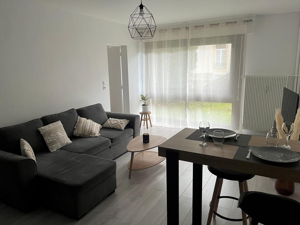 Living room, Seating area, Dining area