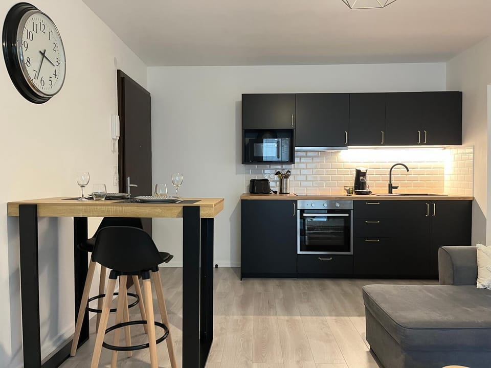 Kitchen or kitchenette, Seating area, Dining area, minibar, stove, toaster