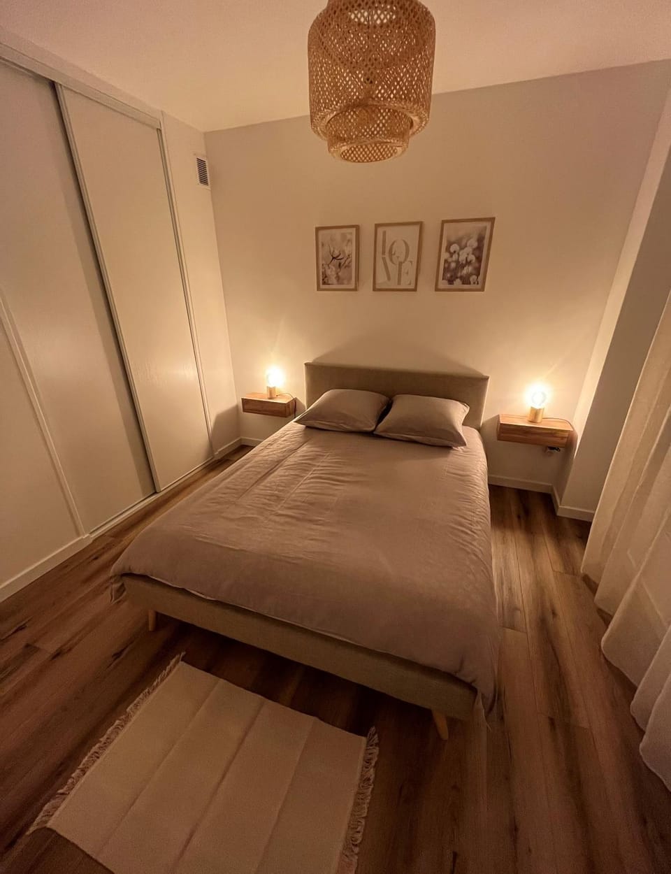 Bed, Photo of the whole room, Bedroom