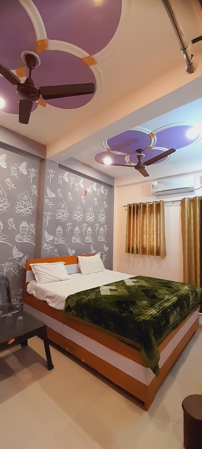 Balcony/Terrace, fireplace, air conditioner