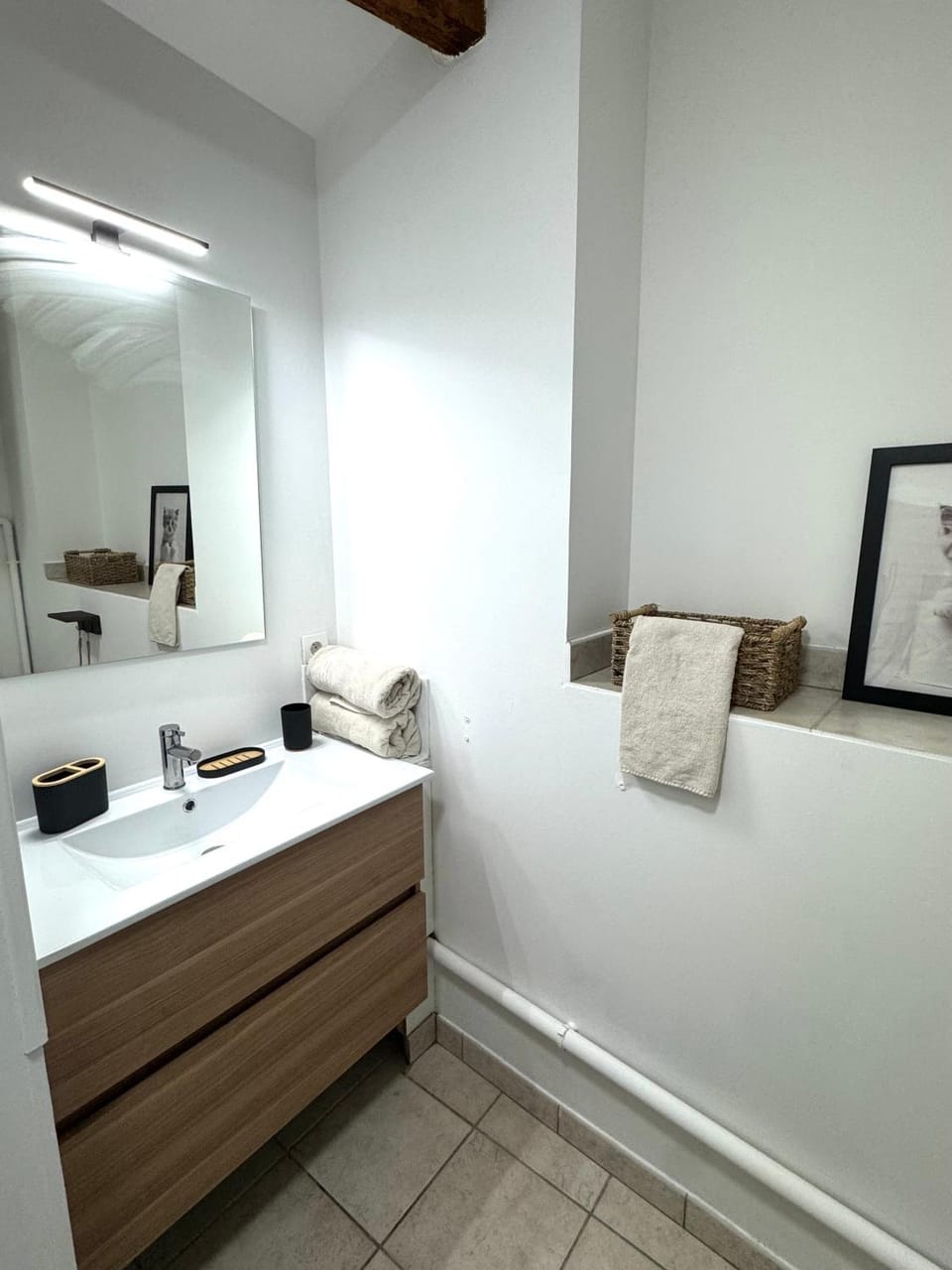Bathroom, towels