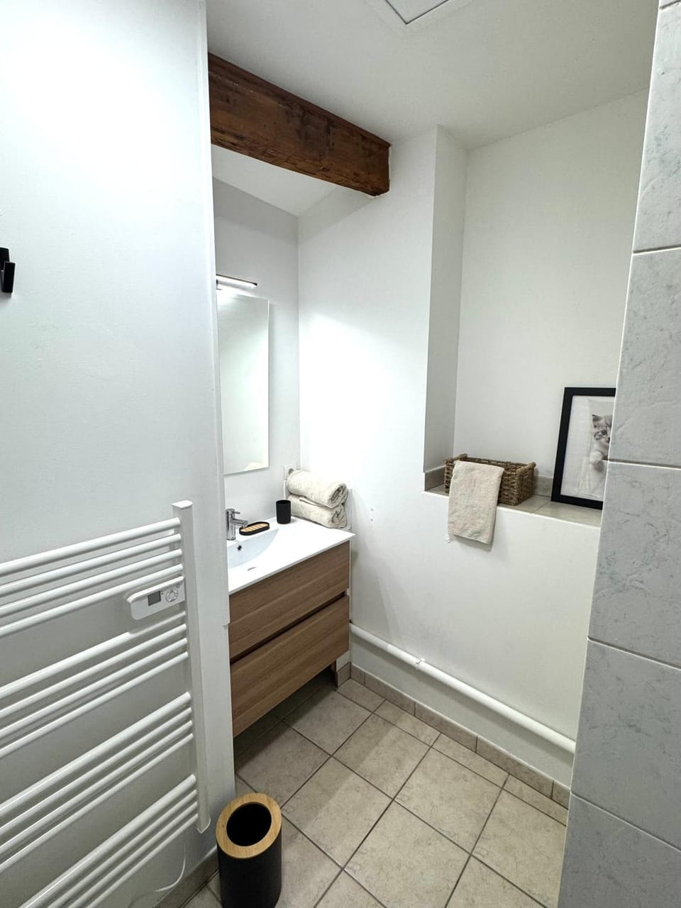 Bathroom, towels