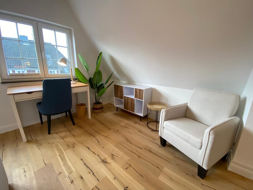 Seating area, Bedroom