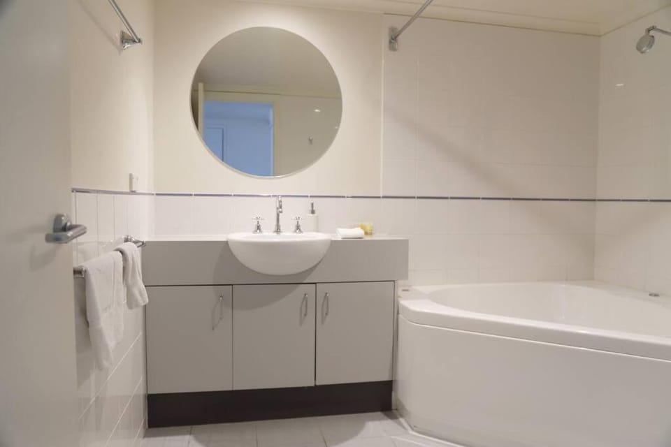 White Crystal 110 Apartment in Hotham Heights