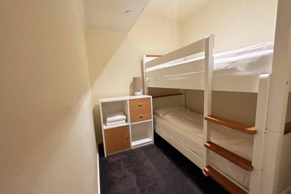 White Crystal 110 Apartment in Hotham Heights