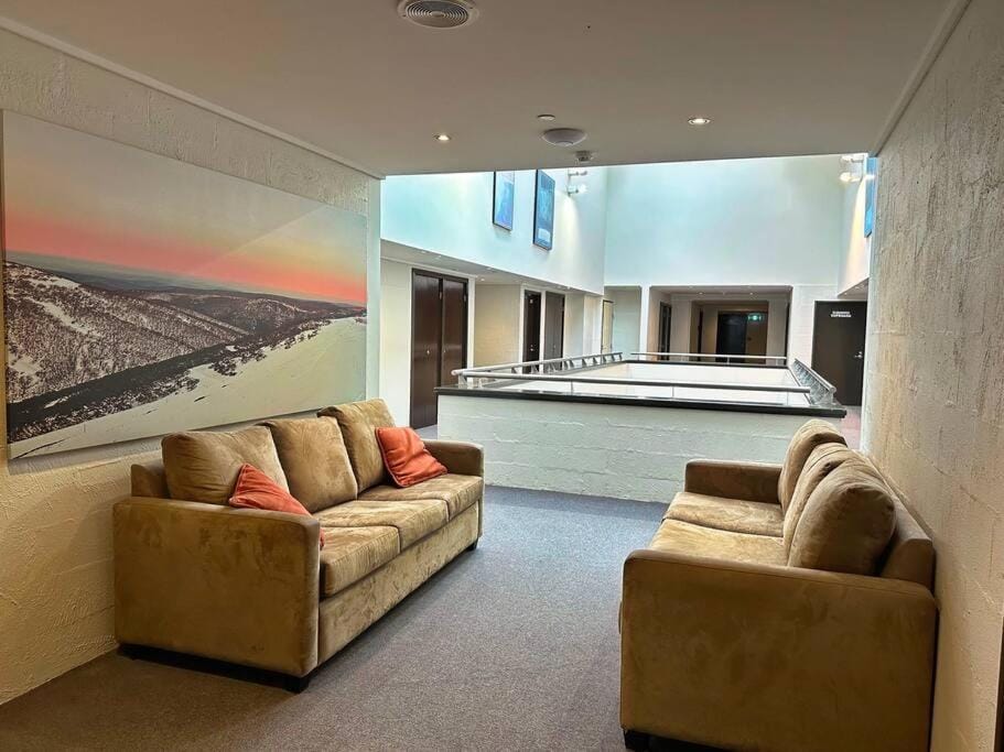 White Crystal 110 Apartment in Hotham Heights
