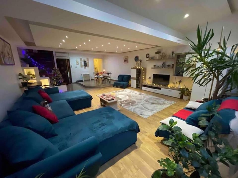 Living room, Seating area, Dining area, Area and facilities