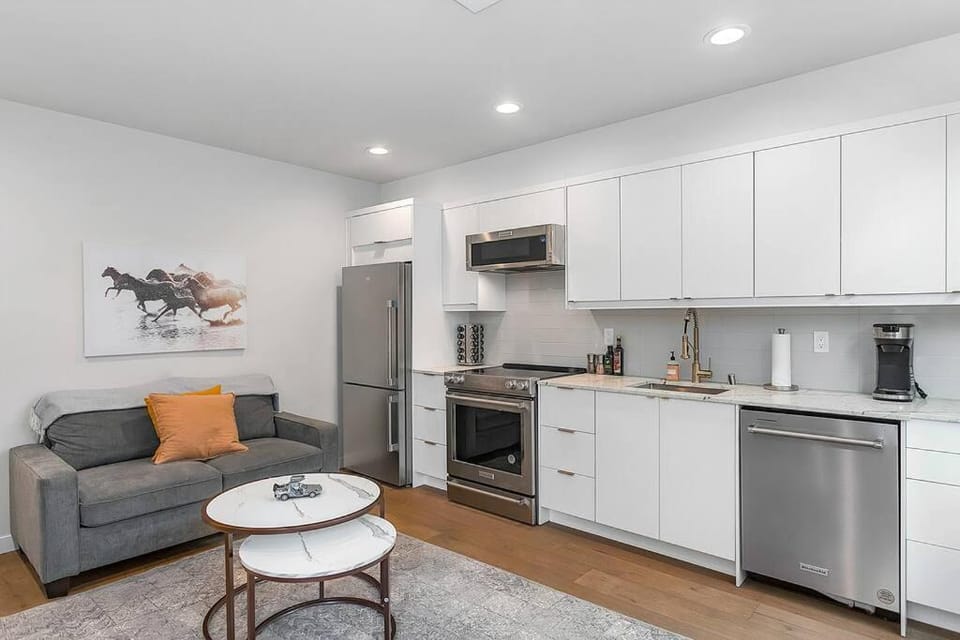 Old-Western Time Travelers Cowboys Sweet Suite Apartment in South Lake Union