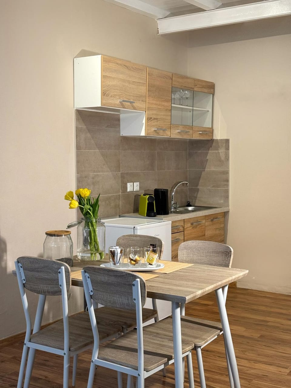 Coffee/tea facilities, Dining area