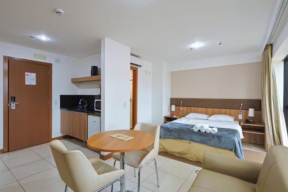 Bed, TV and multimedia, Kitchen or kitchenette, Living room, Photo of the whole room, Seating area, Dining area, Bedroom, minibar, oven, towels
