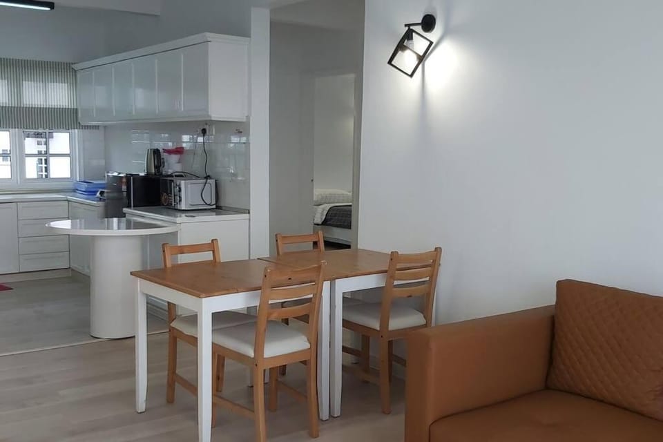 Kitchen or kitchenette, Seating area, Dining area