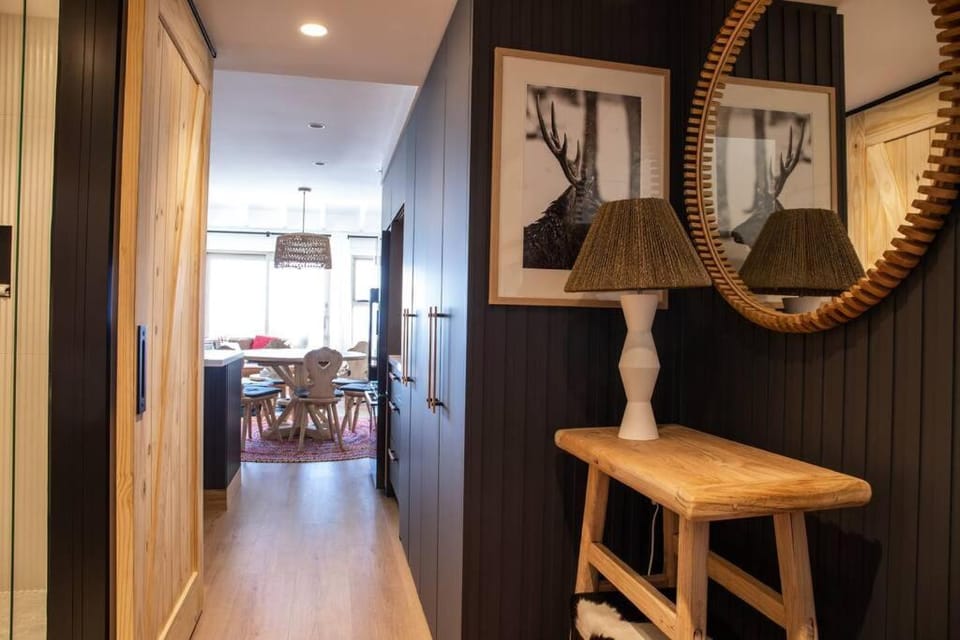White Crystal 213 Apartment in Hotham Heights