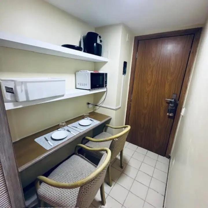 Dining area, microwave, oven