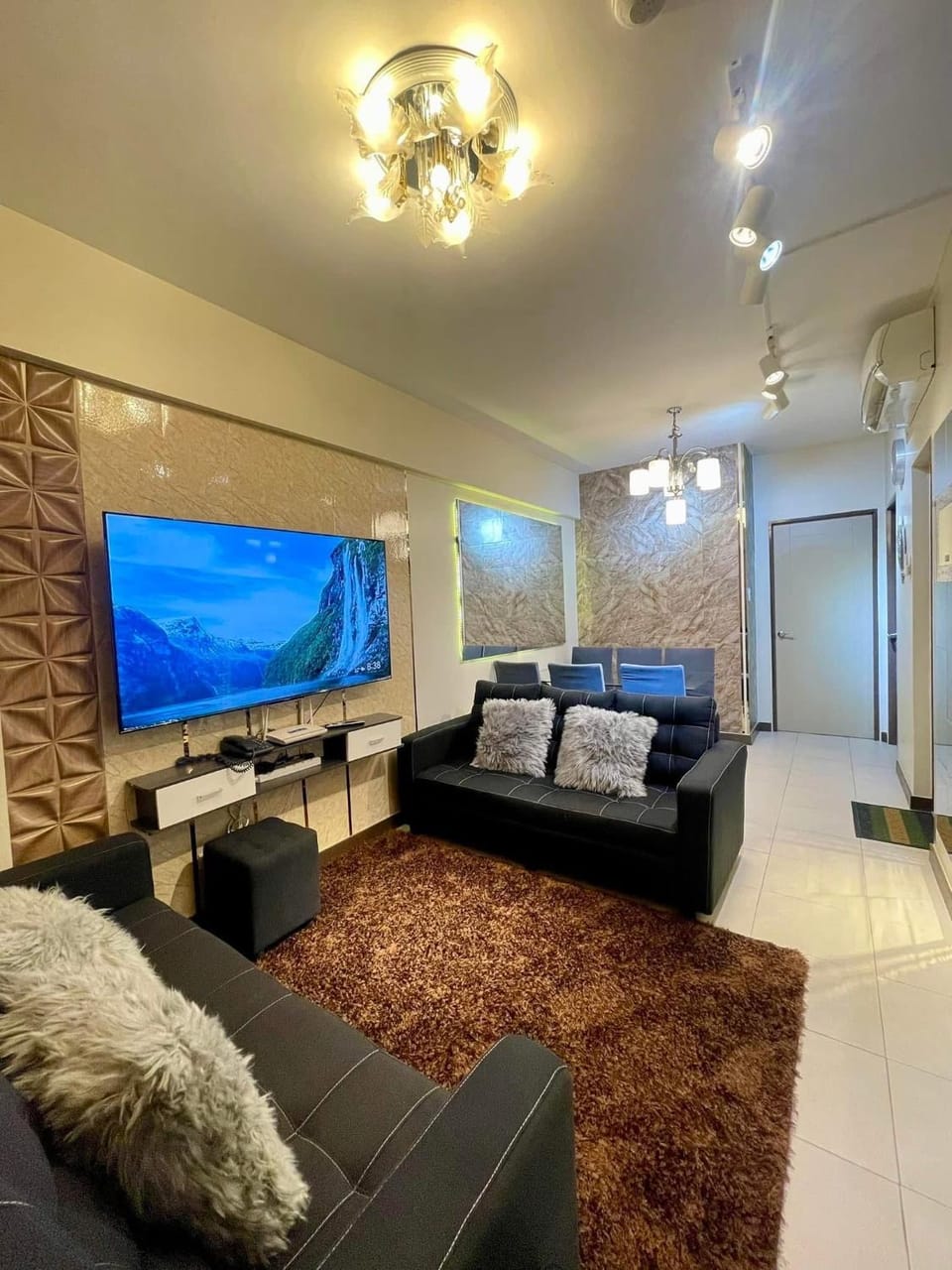 Family Suite w/ Centralized AC nr Ayala Mall Feliz Apartment in Pasig
