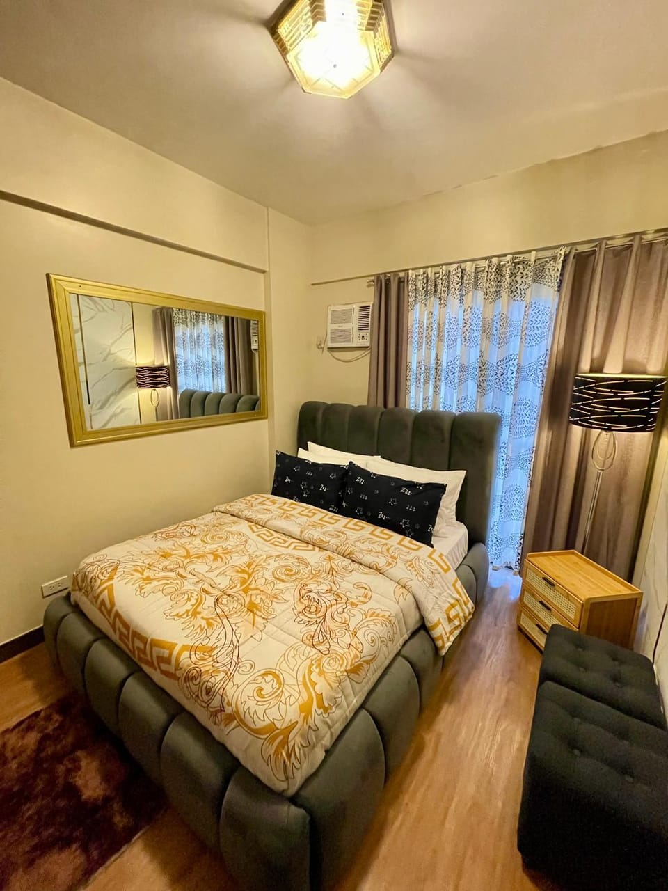 Family Suite w/ Centralized AC nr Ayala Mall Feliz Apartment in Pasig