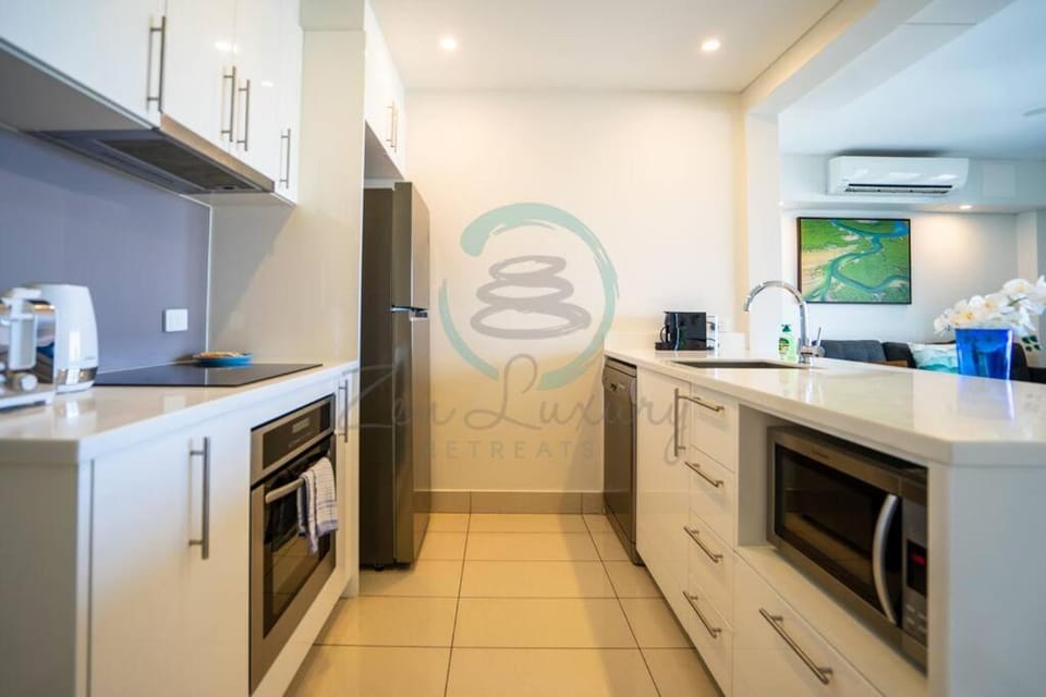 Zen Ocean Pebble 1-BR/1-BA Sea View Retreat Apartment in Darwin
