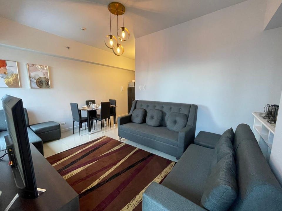 8 Adriatico- 1 Bedroom Condo with Balcony in Ermita near US Embassy Apartment in Manila City