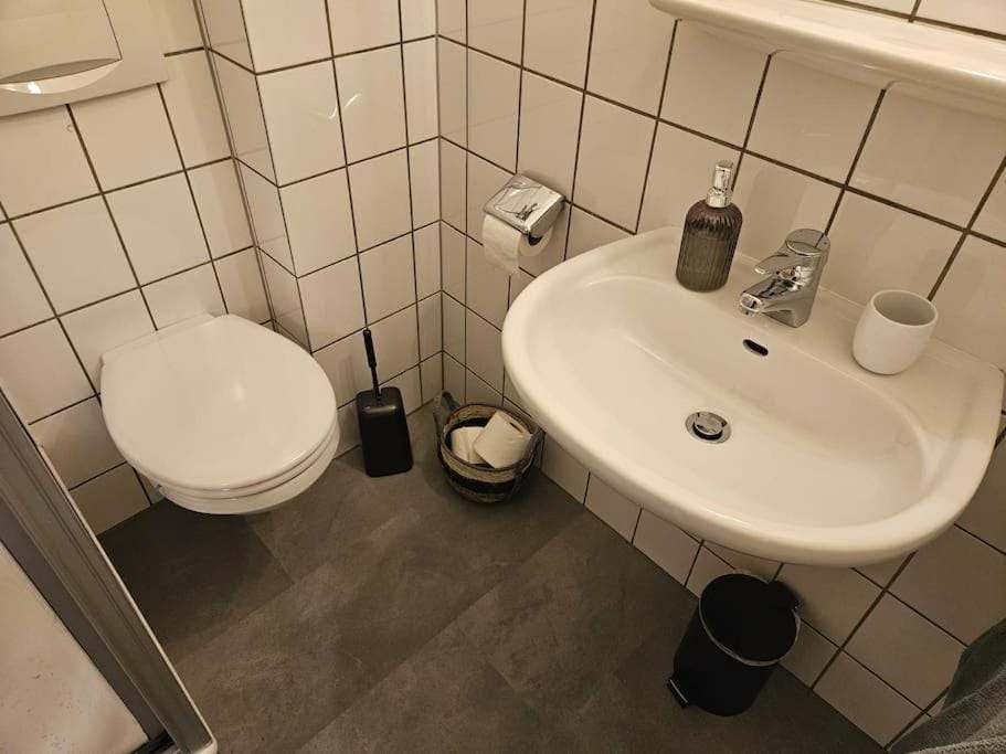 Toilet, Bathroom