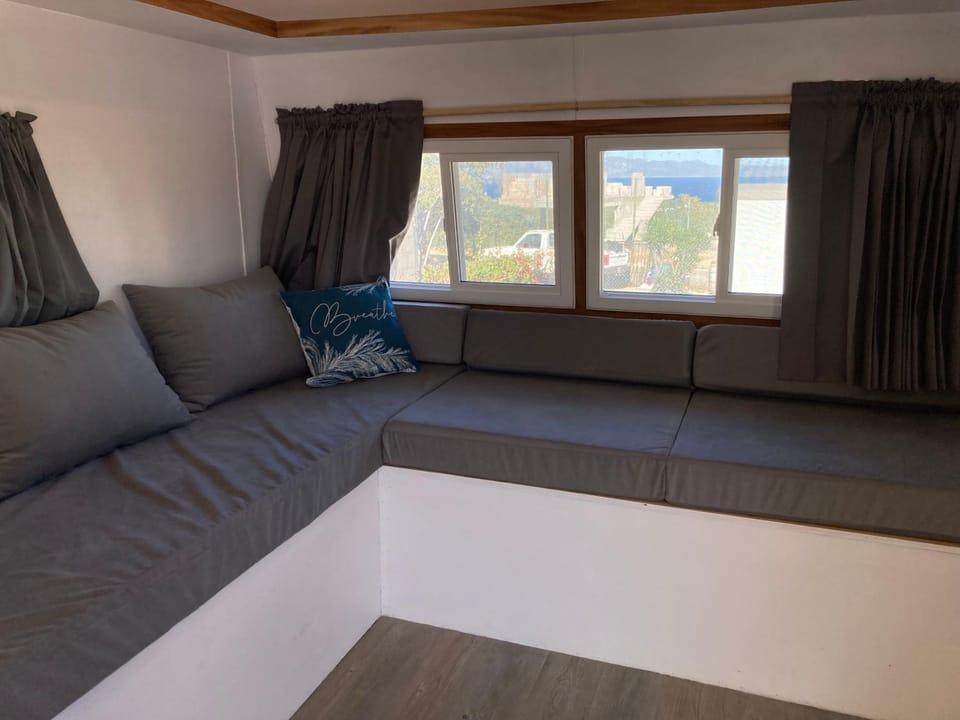 Bed, Living room