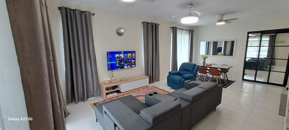 Communal lounge/ TV room, TV and multimedia, Living room, Seating area