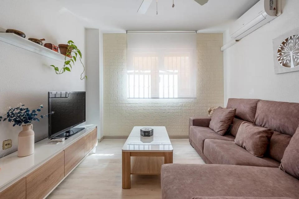 TV and multimedia, Living room, Seating area, Evening entertainment