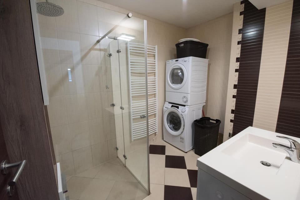 Shower, Bathroom, washing machine, dryer