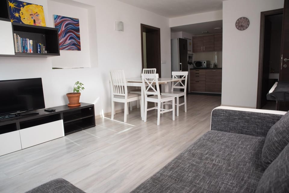 Kitchen or kitchenette, Living room, Dining area