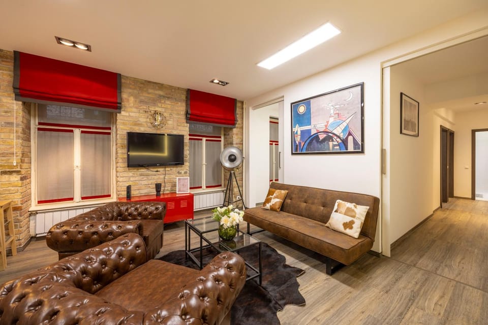 TV and multimedia, Living room, Seating area, air conditioner