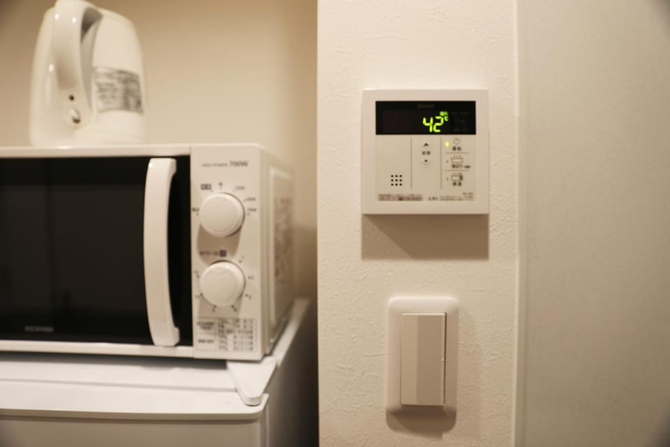 Kitchen or kitchenette, minibar