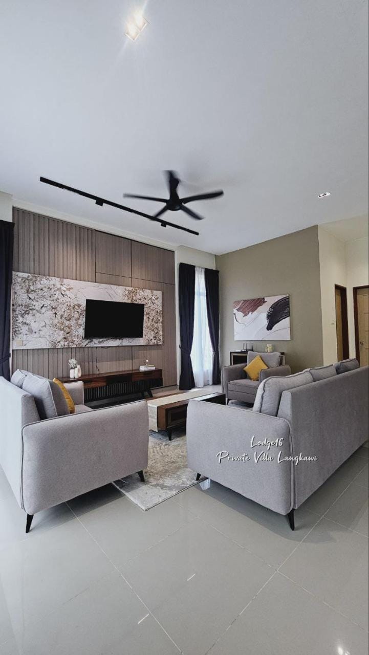 Communal lounge/ TV room, TV and multimedia