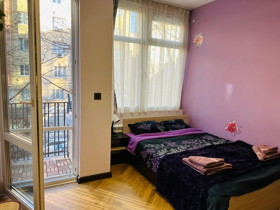 Bed, View (from property/room), Balcony/Terrace, Bedroom, City view