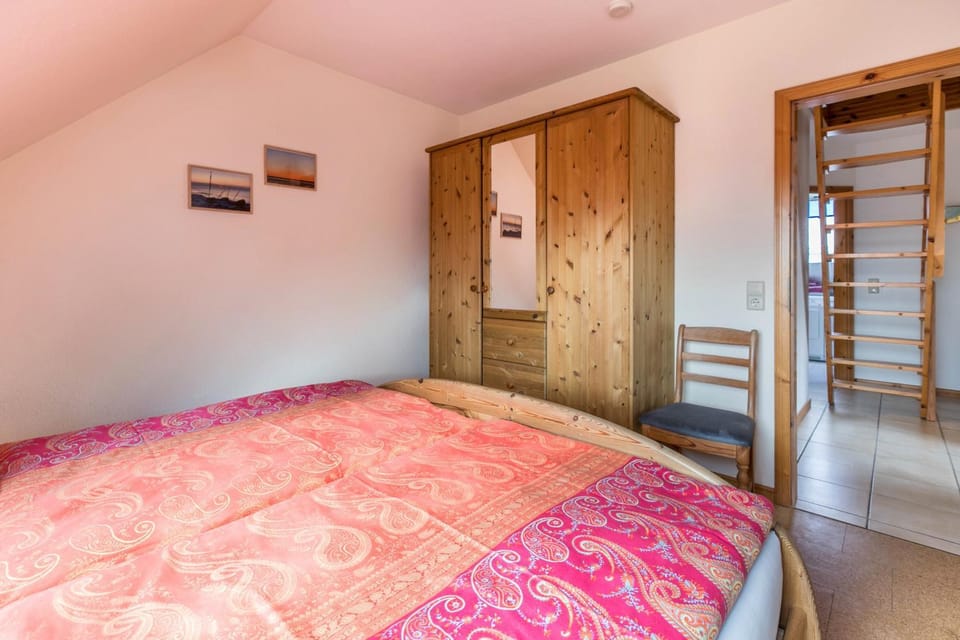 Property building, Living room, Bedroom