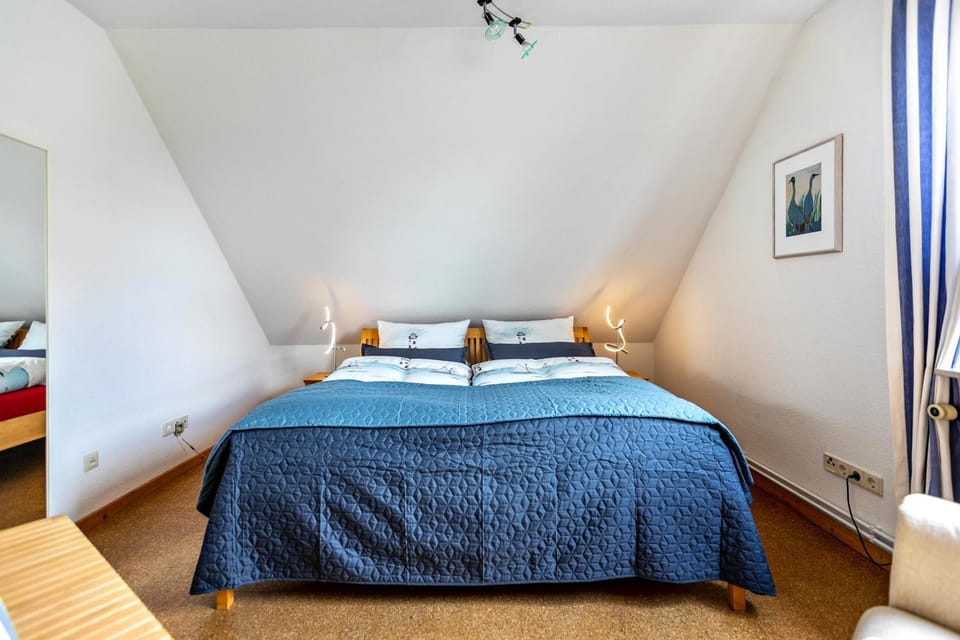 Property building, Living room, Bedroom